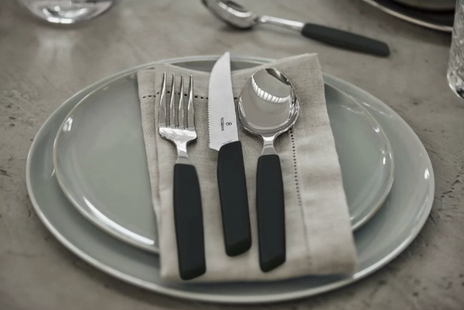 VICTORINOX - Ménagère Swiss Modern - 24 pièces - 12 cm